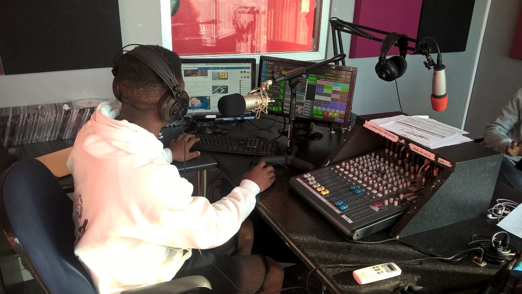 nhlanhlab_nxuma's tweet photo. This is how it went down#Top30 finalist
#RadioDut
#EarlyBird https://t.co/Rf3b8ZhECe