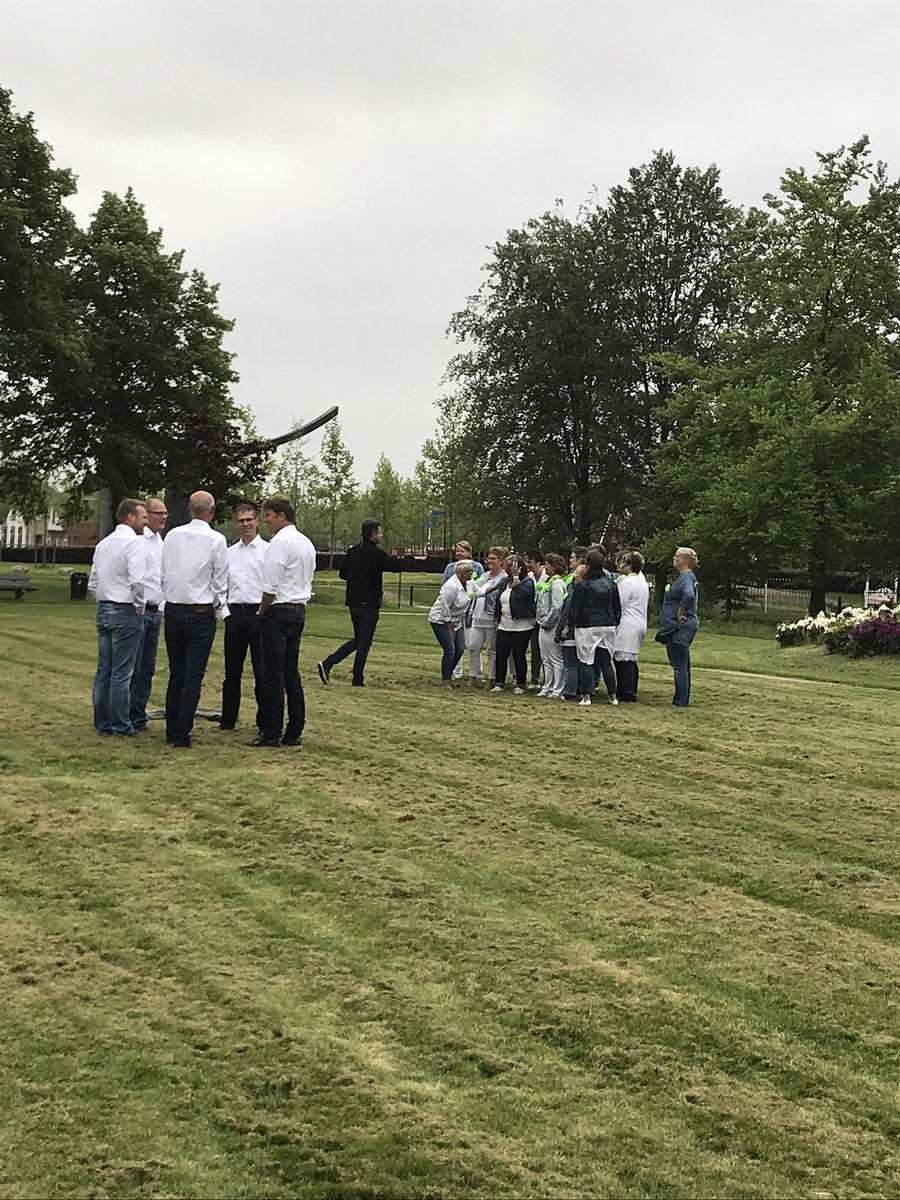 Gisteravond hadden we met @EdwinBodde een fotoshoot <a href="/Nienoord/">Kasteel Nienoord</a>. Het was wat frisjes, maar de foto’s zijn leuk geworden 😃Binnenkort te zien op onze website: popkoorleek.nl
