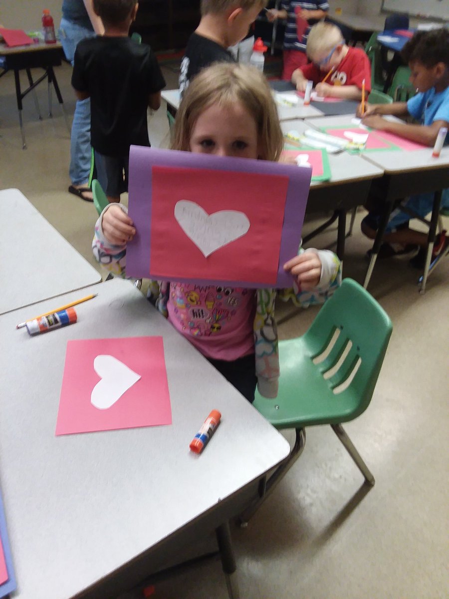 IngersonAnn's tweet photo. Celebrating our last Kindness club by making a kindness quilt. ♡ https://t.co/THK9zekstF