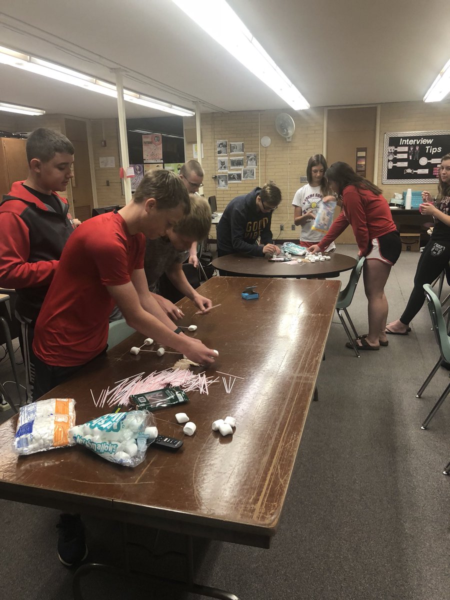 MrsStuckyMHS's tweet photo. These students spend all semester staring at a computer screen. So today we are interacting and working on team building π #computerapps https://t.co/WmQBabinWr