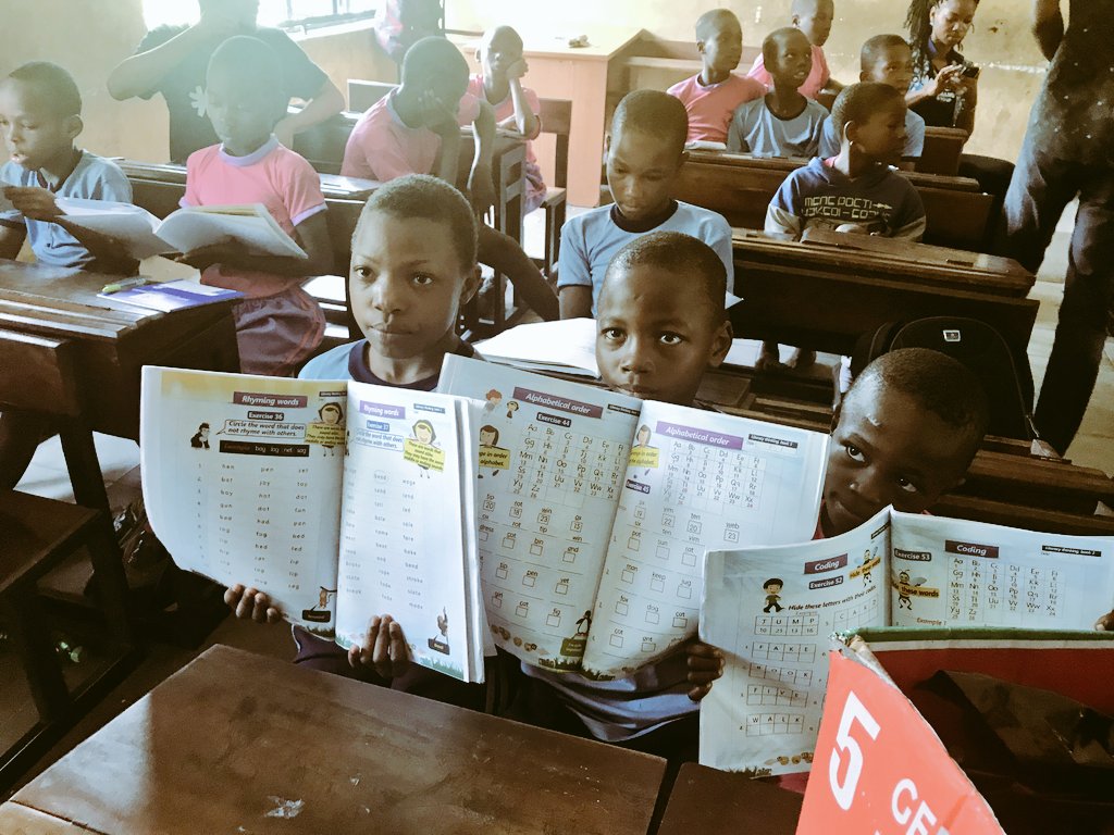 socialchangegrp's tweet photo. #PHCBookDrive School Tour 2nd Edition. 

We were at St. Andrews UBE school, Port Harcourt were we donated about 300 books to the children. 

Special thanks to our wonderful partners and volunteers for making this possible. 

#MyWorldPlan #SDG4 https://t.co/CKQavB7Vfb