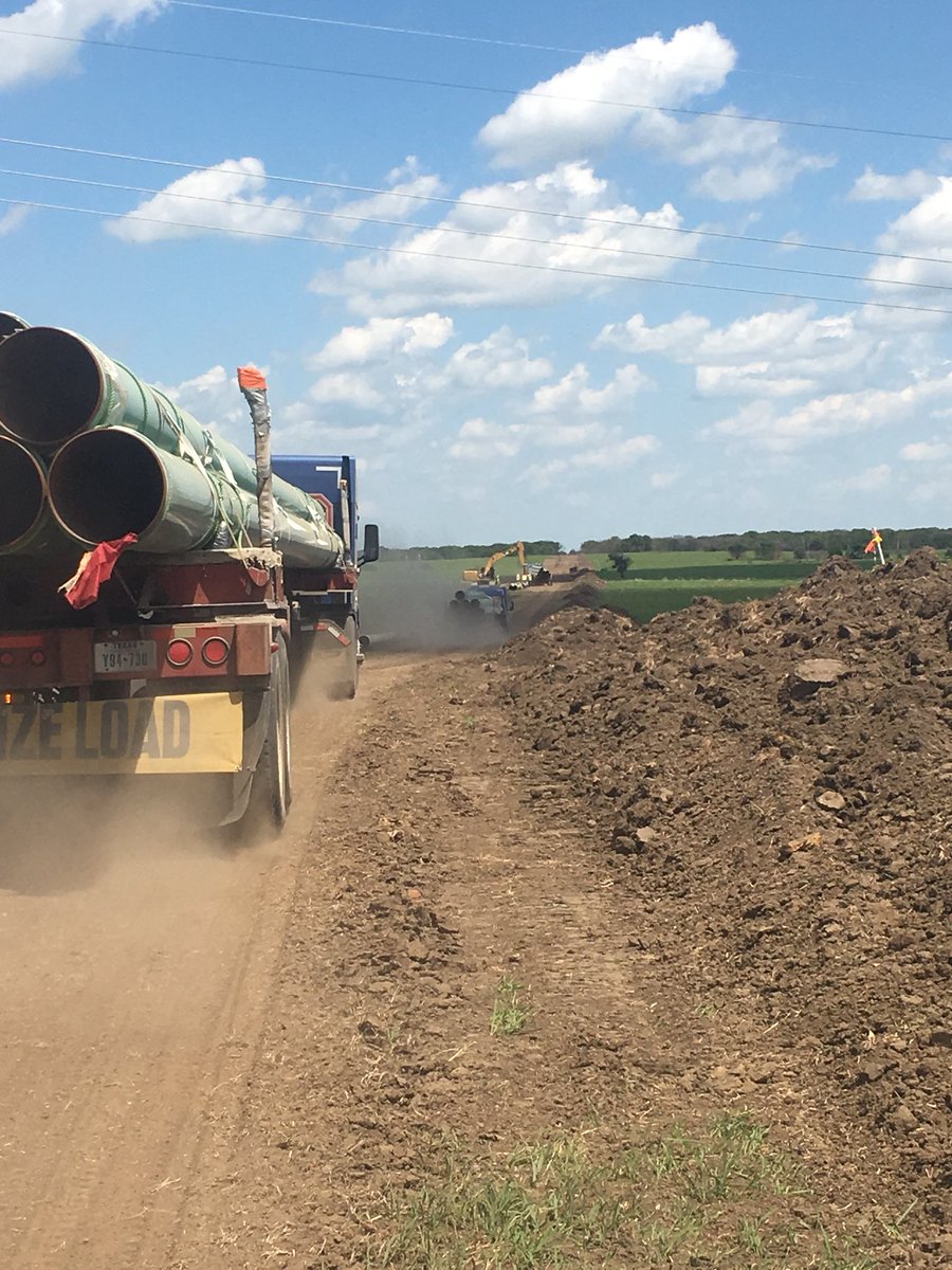 RandRPipeline's tweet photo. 🎉👷🏽‍♂️ Happy Friday 💥👷🏻‍♂️🚧 from R and R Pipeline from 20” @EnableMidstream Welty project👍🏻🤩#workhardandsafe #NaturalGas #randrpipeline https://t.co/iz2JRFDCvc