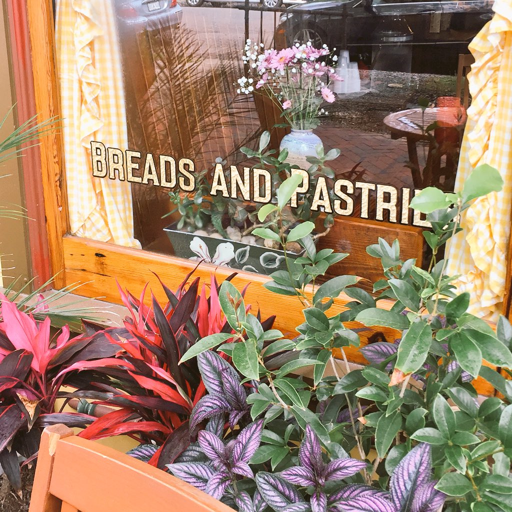 izurietavarea's tweet photo. “Food is a gateway drug to Community” @DowntownDaniel #CNU26 https://t.co/qQPzpac3Jg