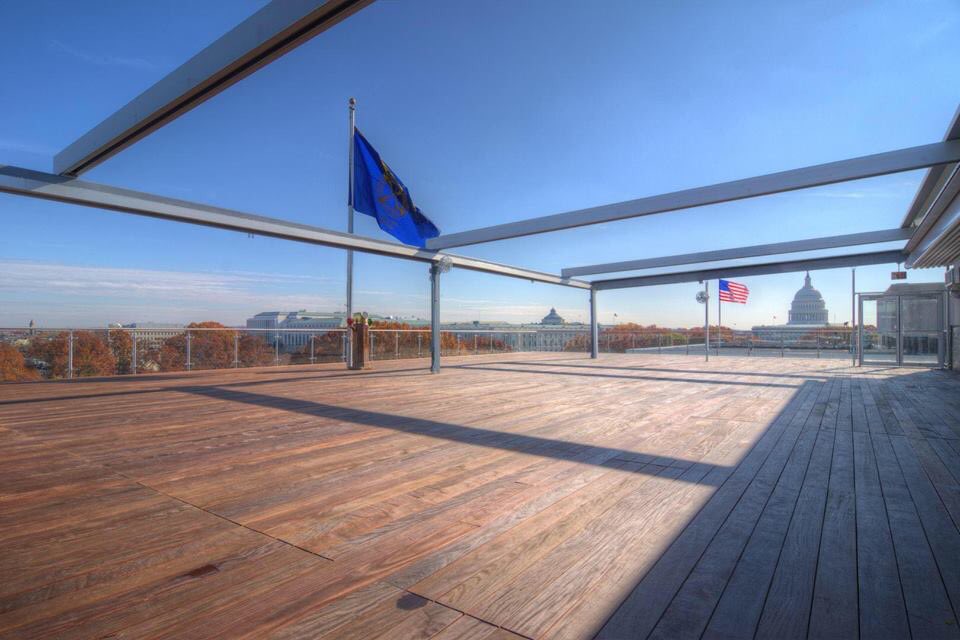 lovecandacejoy's tweet photo. #TheVenueList: Breathtaking rooftop views and an open floor plan is what you can expect when you host an event at the Capitol View at 400, Washington’s newest and most distinctive rooftop venue. #dcvenues #eventplanner #eventplanning #dmv #dc #rooftop #LoveCandaceJoy #CandaceJoy https://t.co/MOP7ZDbuAB