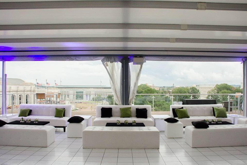 lovecandacejoy's tweet photo. #TheVenueList: Breathtaking rooftop views and an open floor plan is what you can expect when you host an event at the Capitol View at 400, Washington’s newest and most distinctive rooftop venue. #dcvenues #eventplanner #eventplanning #dmv #dc #rooftop #LoveCandaceJoy #CandaceJoy https://t.co/MOP7ZDbuAB
