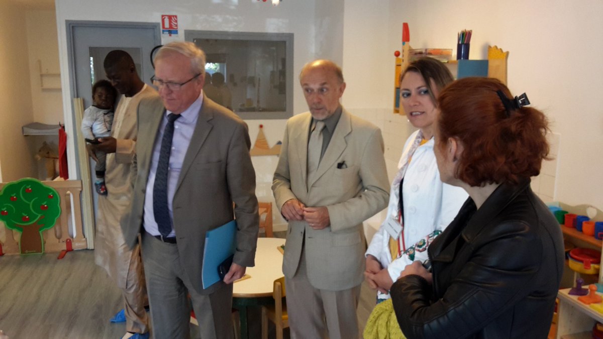 XavierPERICAT's tweet photo. Inauguration de la 1ère Maison d'Assistantes Maternelles "LesMoussaillons" à @VilleArgenteuil, une nouvelle #solutiondegarde avec @GMothron! https://t.co/yPi9reUI7Z