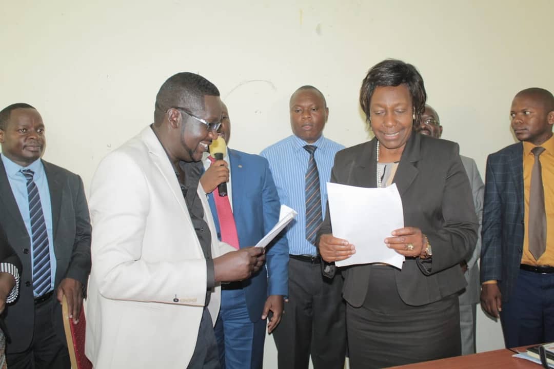 MwalimChurchill's tweet photo. It is Official!!
@Churchill_Show #OneLaughTour heads Kitui County at the beginning of June. (June 1&2)
Thank you so much @mamangilu for agreeing to host us.
We look forward to Kitui Rugby Sevens and the #ChurchillShowLiveRecording https://t.co/irjSddeOYr
