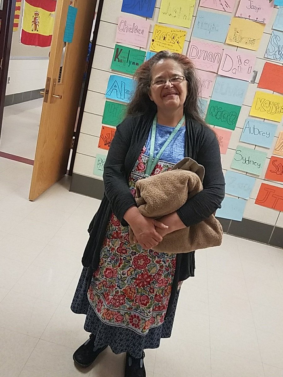 LincolnNHS19's tweet photo. SEÑORA MARSHALL is next! Time to dye her hair! (Before) https://t.co/CxrvxWhLBl