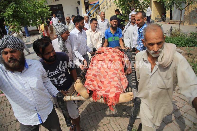 VoiceofDogras's tweet photo. Heart rending images from today’s Ceasefire violations in Arnia and RS Pura Sectors. 

Pics Courtesy : The News Now and Jammu Links News

#JammuIB #CeasefireViolations https://t.co/Pv88QLYZSU