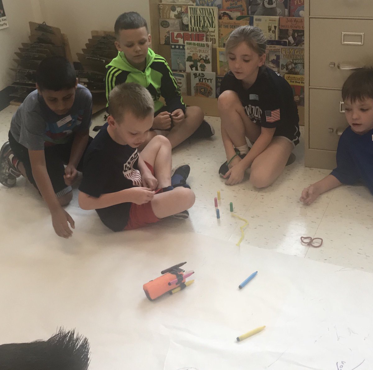 DrMillerASD's tweet photo. DiscoverED in full force today for @remakelearning days at APC - friends visiting from @NorthgateProud &amp; @AmyMBurchDEd Districts!  @Avonworthschool @miss_kellyAPC @Ms_Zusinas_APC #RemakeDays https://t.co/EuFmN7RmaQ