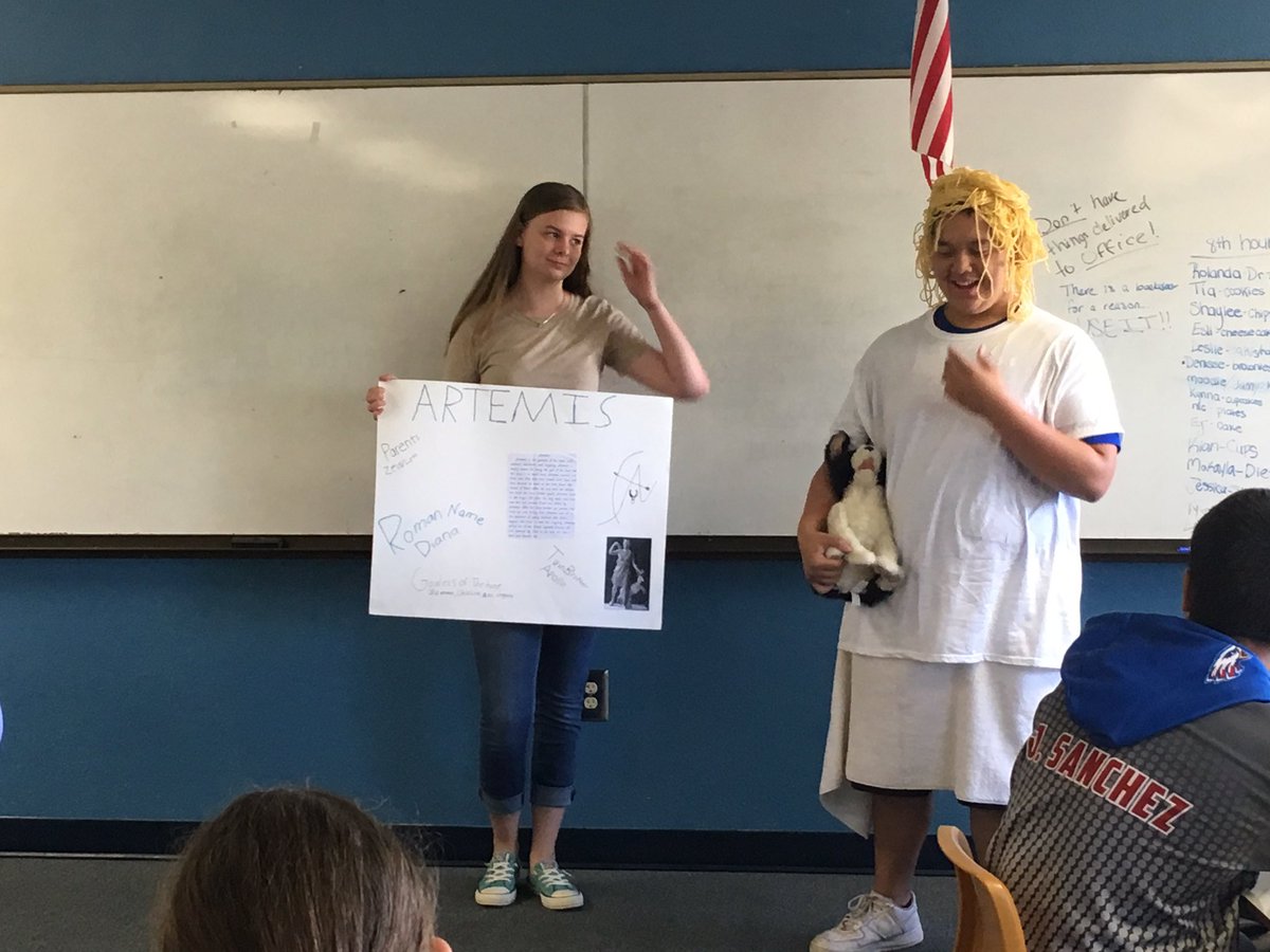 DanceKandie's tweet photo. ELA 9 students dress up as their God/Goddess for their final! #WeR210 #HugotonSchools https://t.co/yS9YtbGeKc