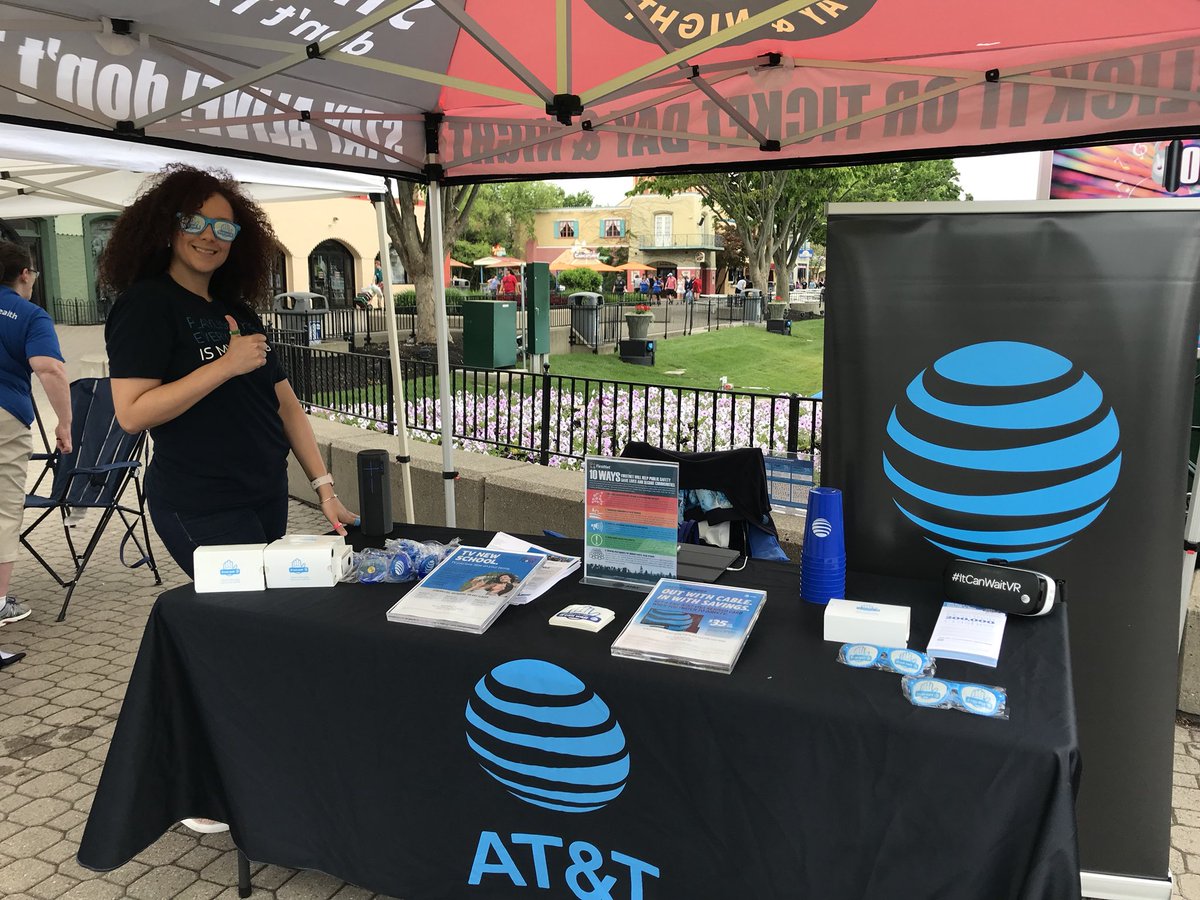 gauxlego's tweet photo. Partnership is our thing! Supporting our first responders and #itcanwait efforts at Kings Island! #NWVibes #firstnet 👏🏽👏🏽👏🏽 https://t.co/xhZX27EUvu
