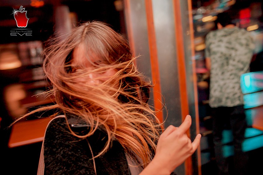 clubeve's tweet image. ¡Actitud de viernes! 😎 #EVEVitacura #ClubEVE #NightOut #Party