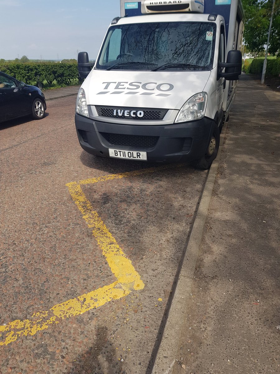 wilsonerach's tweet photo. @Tesco excellent idea parking on the zigzags at the Primary School at 3pm🙄 https://t.co/G6ZcfKvQ4A