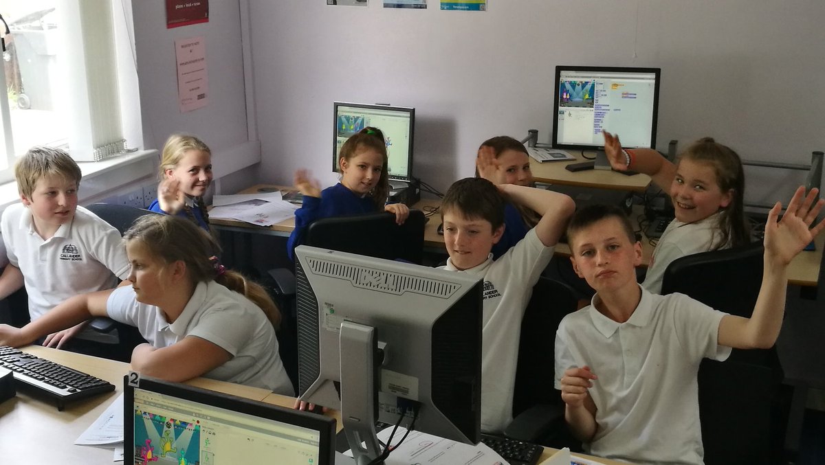 StirlingLibs's tweet photo. Phew!! Two more #Coding workshops this afternoon with @CallanderP at #CallanderLibrary this afternoon. Thank you for coming P6 - you were all absolute stars 🌟 #OffThePage2018 #lovedigital #Scratch #NDLW18 https://t.co/7VSGVA9Ky6