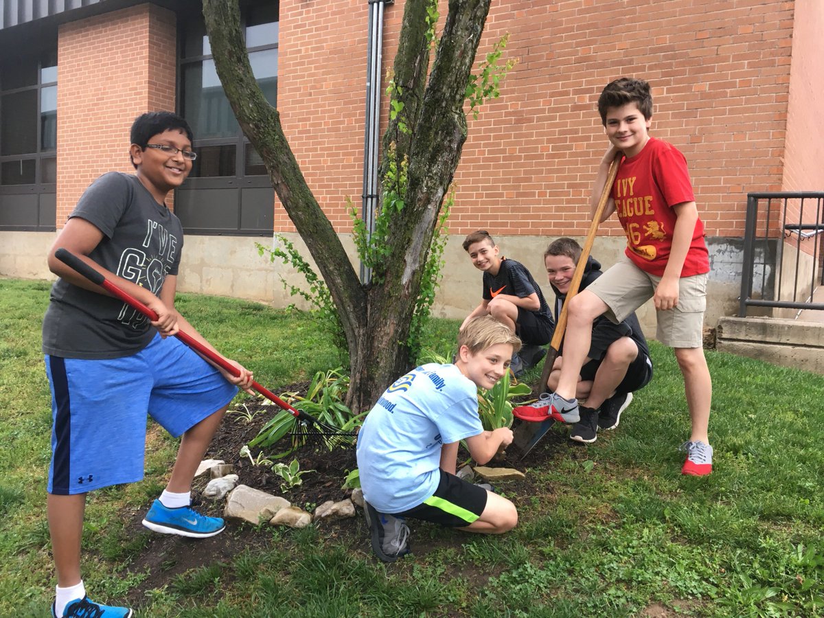 This group chose to dig in the dirt for their PBL!
#cmsserves
#crestviewmiddle