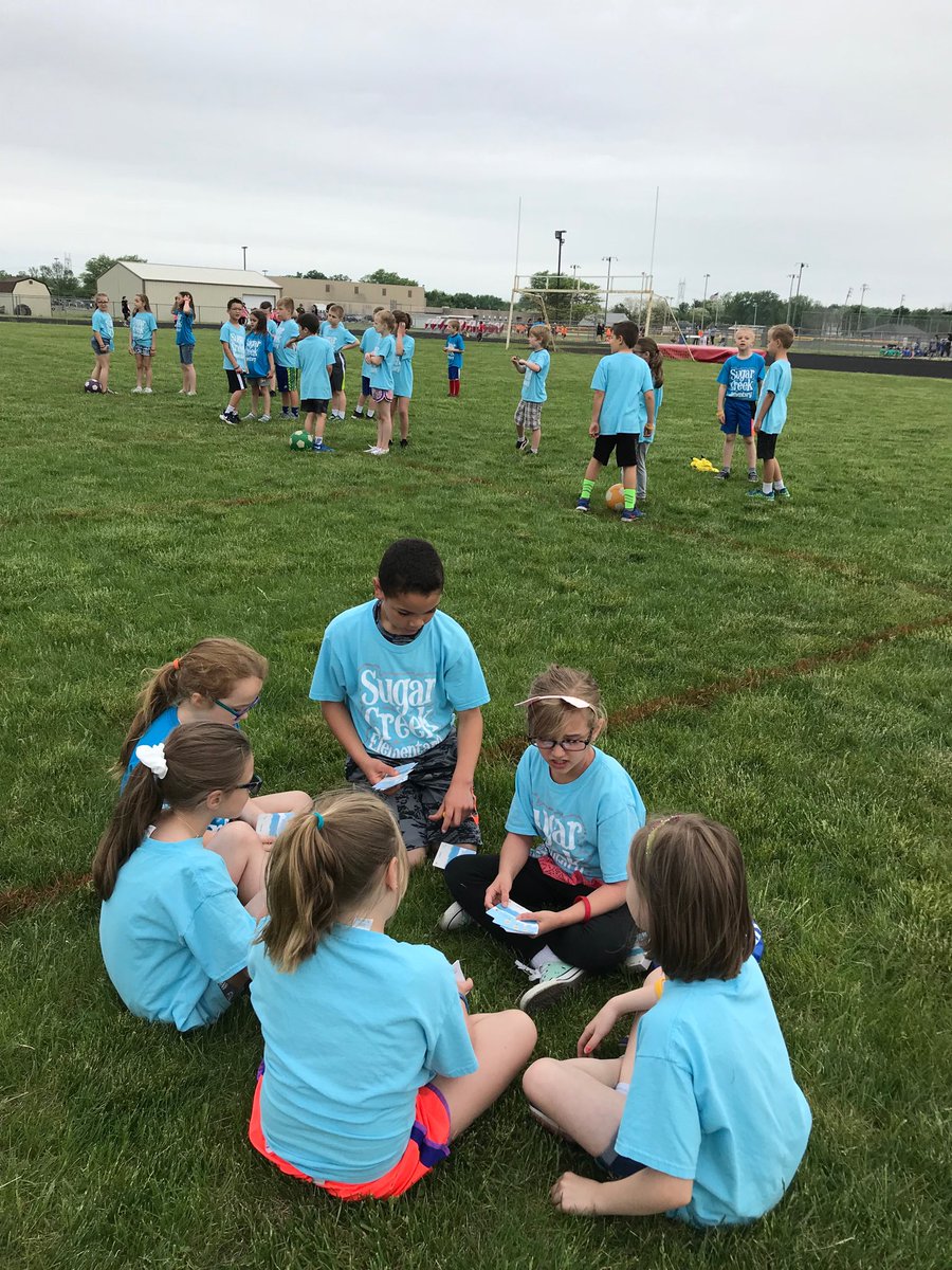 BethMillsSleeth's tweet photo. So this is what you do on Field Day if you are tired of running.  🤔 https://t.co/jFIDquSrKY