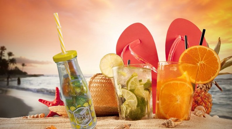 _123bonbon_'s tweet photo. Pinacolada, Spritz et Mojito, ils sont tous réunis dans notre bouteille de cocktail de bonbons 🍸🍬🙂🙃 https://t.co/6dRJzmgssx #bonbon #cocktail #mojito #spritz #pinacolada #lutti https://t.co/hdptQ8dsIc