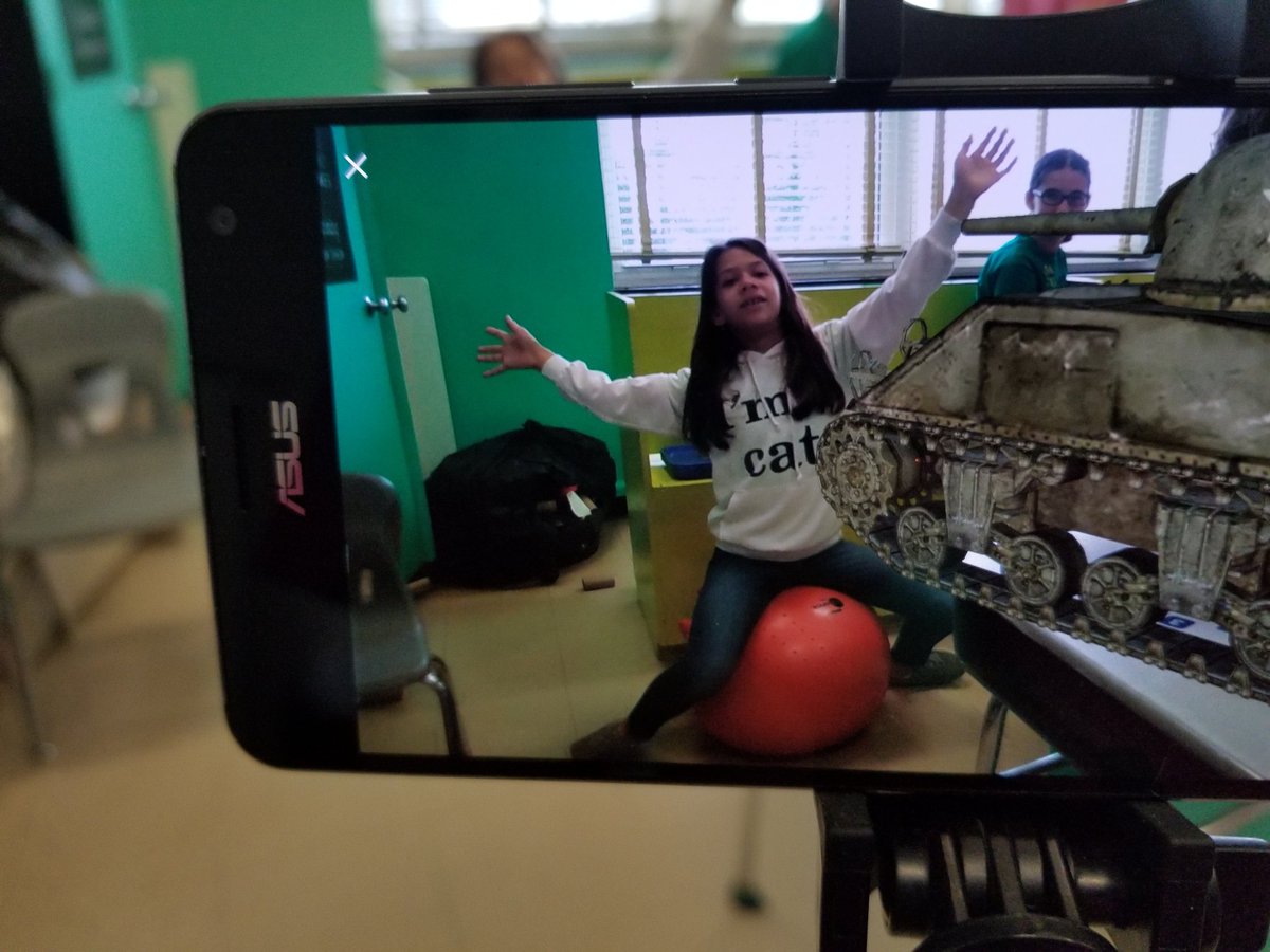 bsktmouse's tweet photo. Mustang's trying out augmented reality #LHESMustangs #GoogleEDU #donorschoose #stenderstars https://t.co/r2d6iedw1p