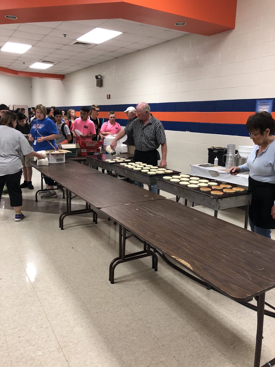 MrsWask's tweet photo. Approximately 250 students were invited to the pancake breakfast for being on the honor roll all year! #GORAILS https://t.co/tvLF2zslWb