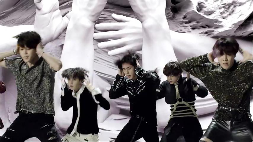 YOOTAENI's tweet photo. ARMYS right at this moment: 

"WHO IS MY BIAS? WHAT HAPPENED? WHY FIRE WATER BLENDING TOGETHER THE CHOREO THE VISUALS WHO IS ME IN THIS WORLD FULL OF UNKNOWN PEOPLE TRYING TO FIGURE OUT THE PLAN OF BIGHIT AND BTS FOR US" 

#FakeLoveFriday #IVoteBTSBBMAs @BTS_twt https://t.co/RTrBjKUk8i