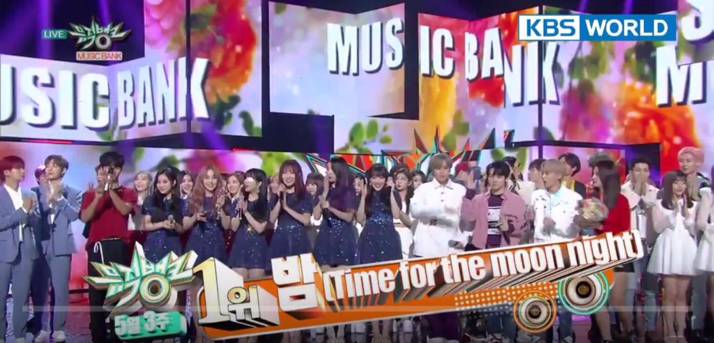 myyuju67's tweet photo. ถ้วยที่แปดมาแล้ว !!!
หวังว่าอีกสองรายการคงจะกวาดหมดนะ
แอบสังเกตว่า เพลงไหนที่ดังของยอชินต้องมีคนเจ็บตัว
หมูวมึนหายไวไวน๊า
#TFTMN8thWin
#TimeForTheMoonNight8thWin
#밤8thWin
#GFRIEND45thWin
#GFRIEND
#여자친구 https://t.co/F10CdxJBgw