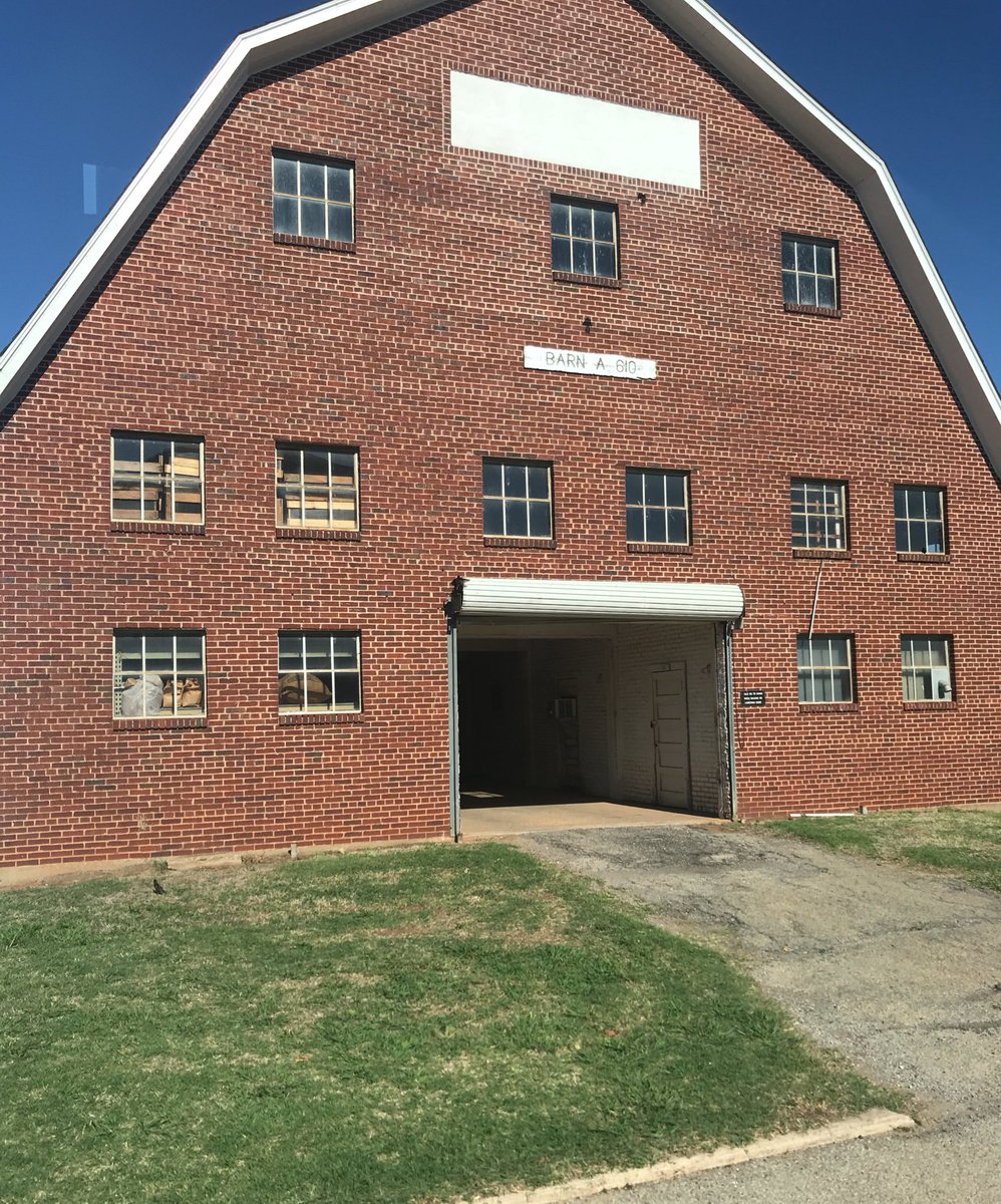 Haley_Nabors's tweet photo. Wheat gets a lot of attention here, but lots more research going on outside of wheat breeding and research here on our agronomy farm. Soil fertility, weed science, canola, grass and turf grass research to name a few.. #accesstour #okstate https://t.co/Cnjujm6G10