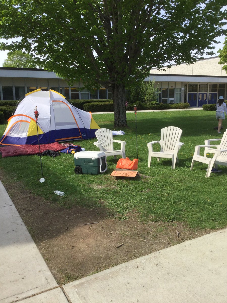 jennmc97's tweet photo. Senior shenanigans part 2
#Wahconah https://t.co/lEsVtd2ltX