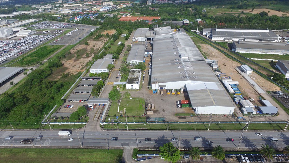 AssyceAsia's tweet photo. @AssyceAsia installs a 3,3 MWp solar rooftop plant in Rayong.
Assyce will be using @JinkoSolarCoLtd modules and @SchneiderElec Inverters.
Thanks to all our partners, especially to Clenergy and Skylink for the fast delivery and mounting of the structure https://t.co/PCrLVdA8HN