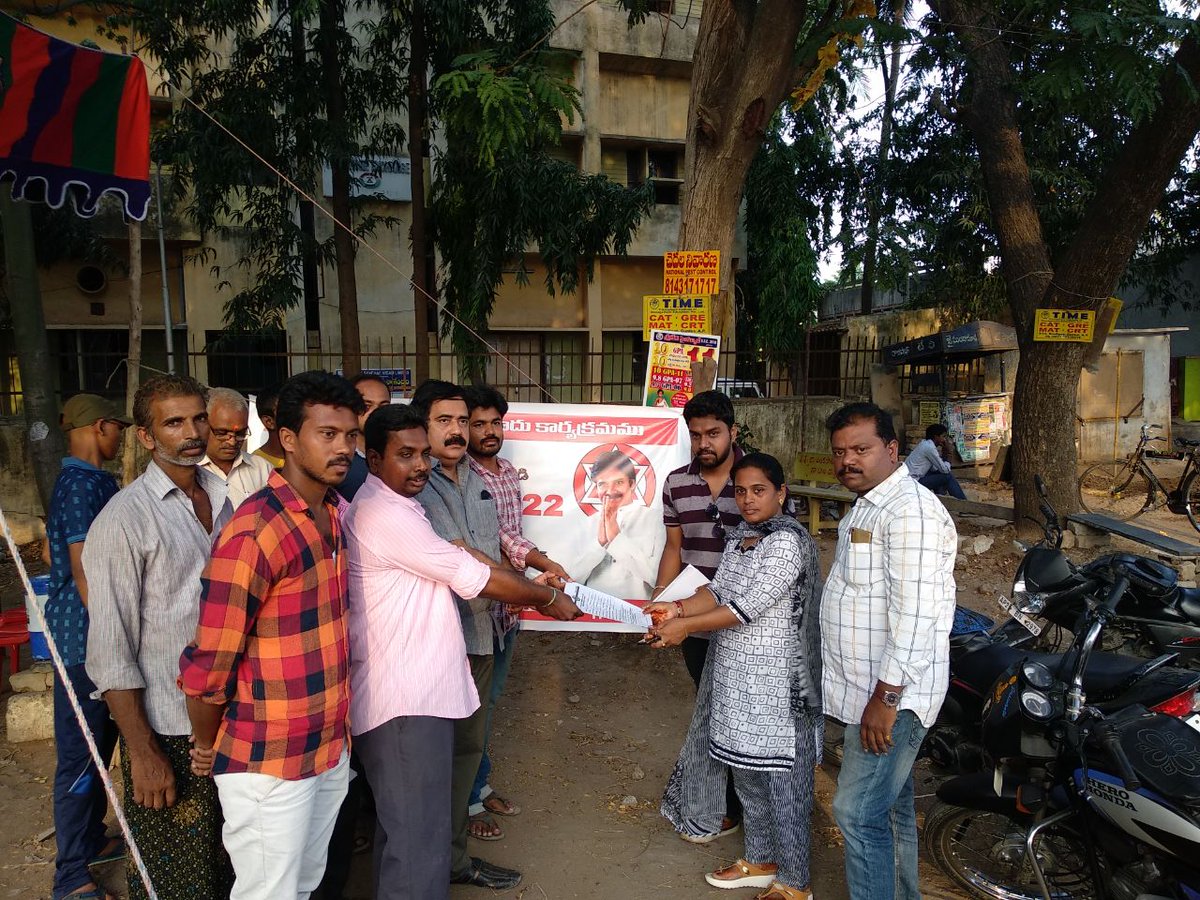 DrakshayaniJSP's tweet photo. *పొన్నూరులో జనసేన సభ్యత్వ నమోదు కార్యక్రమం*
జనసేన పార్టీ అధ్యక్షుడు పవ���్ కళ్యాణ్ ఆదేశాల మేరకు పొన్నూరులో నమోదు కార్యక్రమాన్ని నిర్వహించారు ఈ కార్యక్రమంలో జనసేన కార్యకర్తలు,అభిమానులు పాల్గొన్నారు. https://t.co/ZxYEaVjGaR