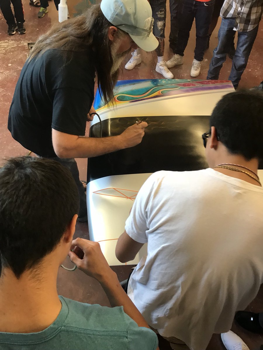 MrsConstanceF82's tweet photo. John Stromberg an @PaloDuroHS alumni, teaching the future generation of #painters #pinstriping @AmarilloISD #AISDProud #Top10AISD #tradeschools #SkilledTrade https://t.co/lsA6MQm8kw