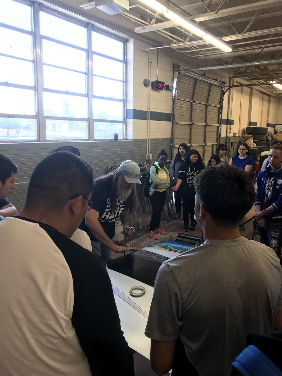 MrsConstanceF82's tweet photo. John Stromberg an @PaloDuroHS alumni, teaching the future generation of #painters #pinstriping @AmarilloISD #AISDProud #Top10AISD #tradeschools #SkilledTrade https://t.co/lsA6MQm8kw