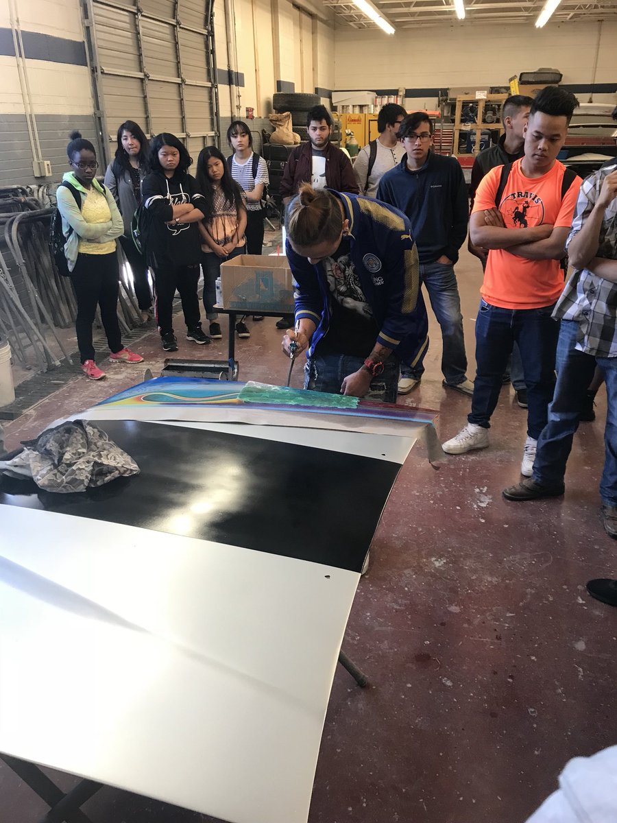MrsConstanceF82's tweet photo. John Stromberg an @PaloDuroHS alumni, teaching the future generation of #painters #pinstriping @AmarilloISD #AISDProud #Top10AISD #tradeschools #SkilledTrade https://t.co/lsA6MQm8kw