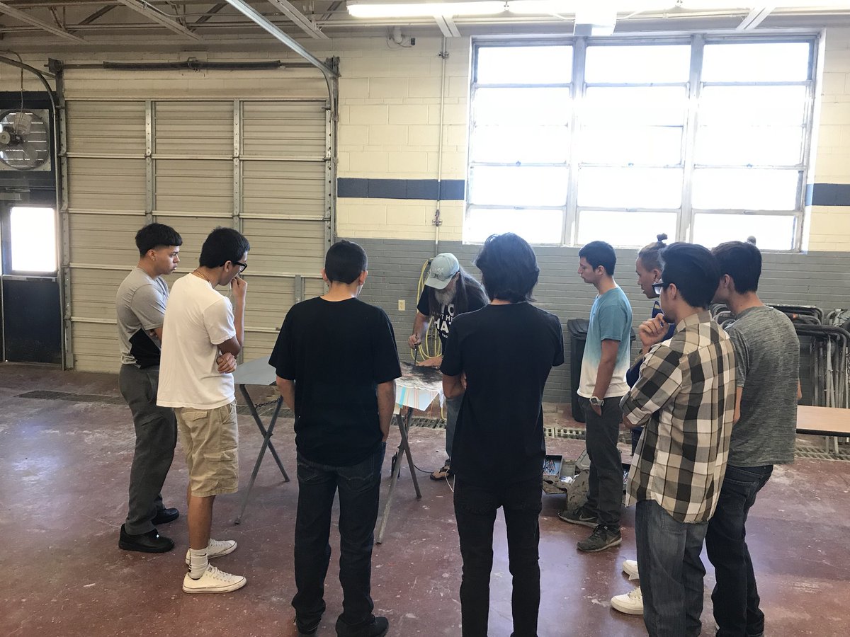 MrsConstanceF82's tweet photo. John Stromberg an @PaloDuroHS alumni, teaching the future generation of #painters #pinstriping @AmarilloISD #AISDProud #Top10AISD #tradeschools #SkilledTrade https://t.co/0vqjqlzeyi