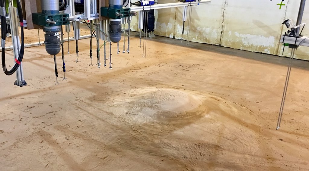 StuartMcLelland's tweet photo. How to make a perfect mini #SandEngine (sand castle) #FlumeFriday https://t.co/r84LbK91al