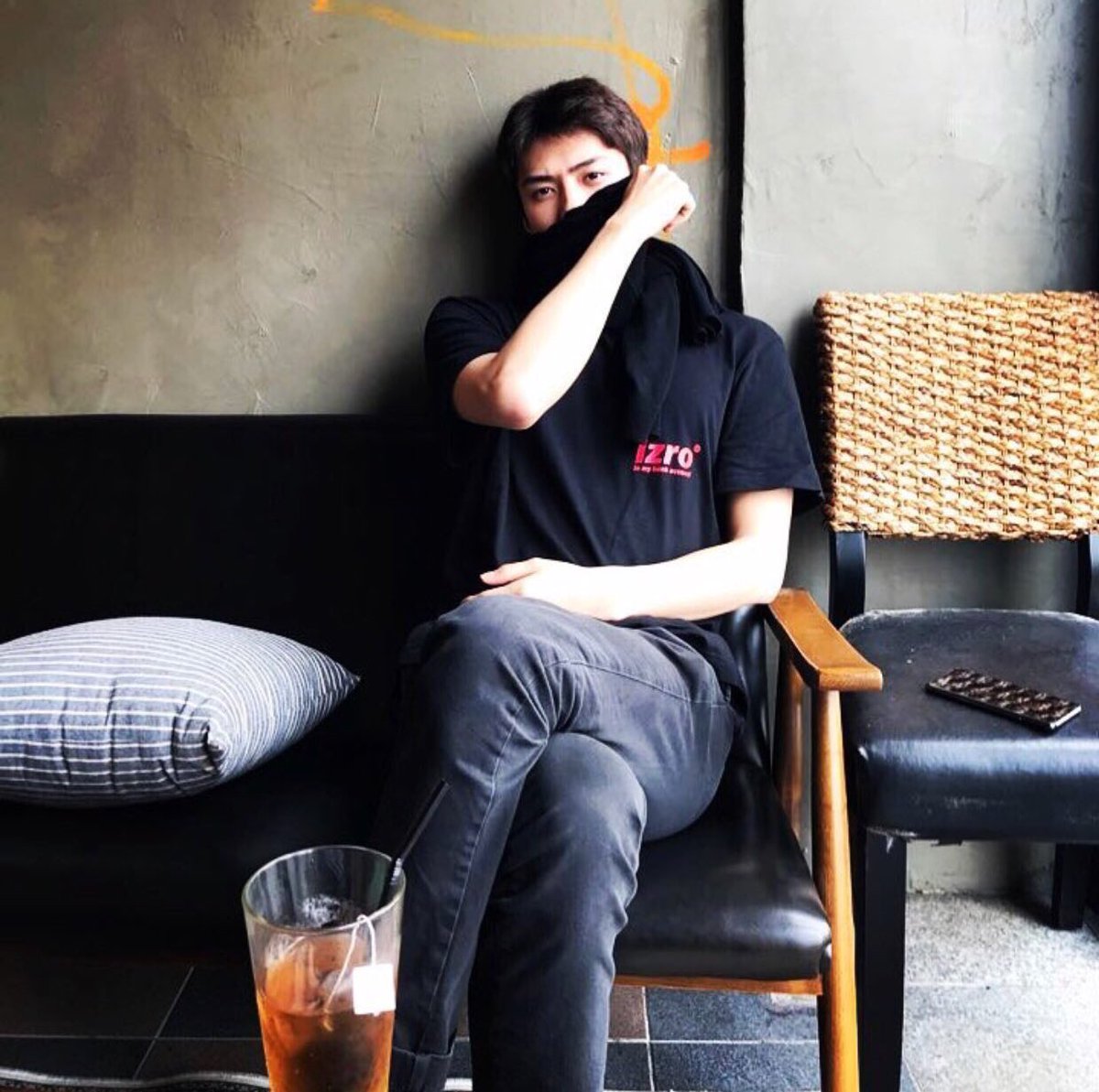 sowhatgonebad's tweet photo. เป็นอะไรคะปิดหน้าปิดตา https://t.co/8uD5ZVuJvf