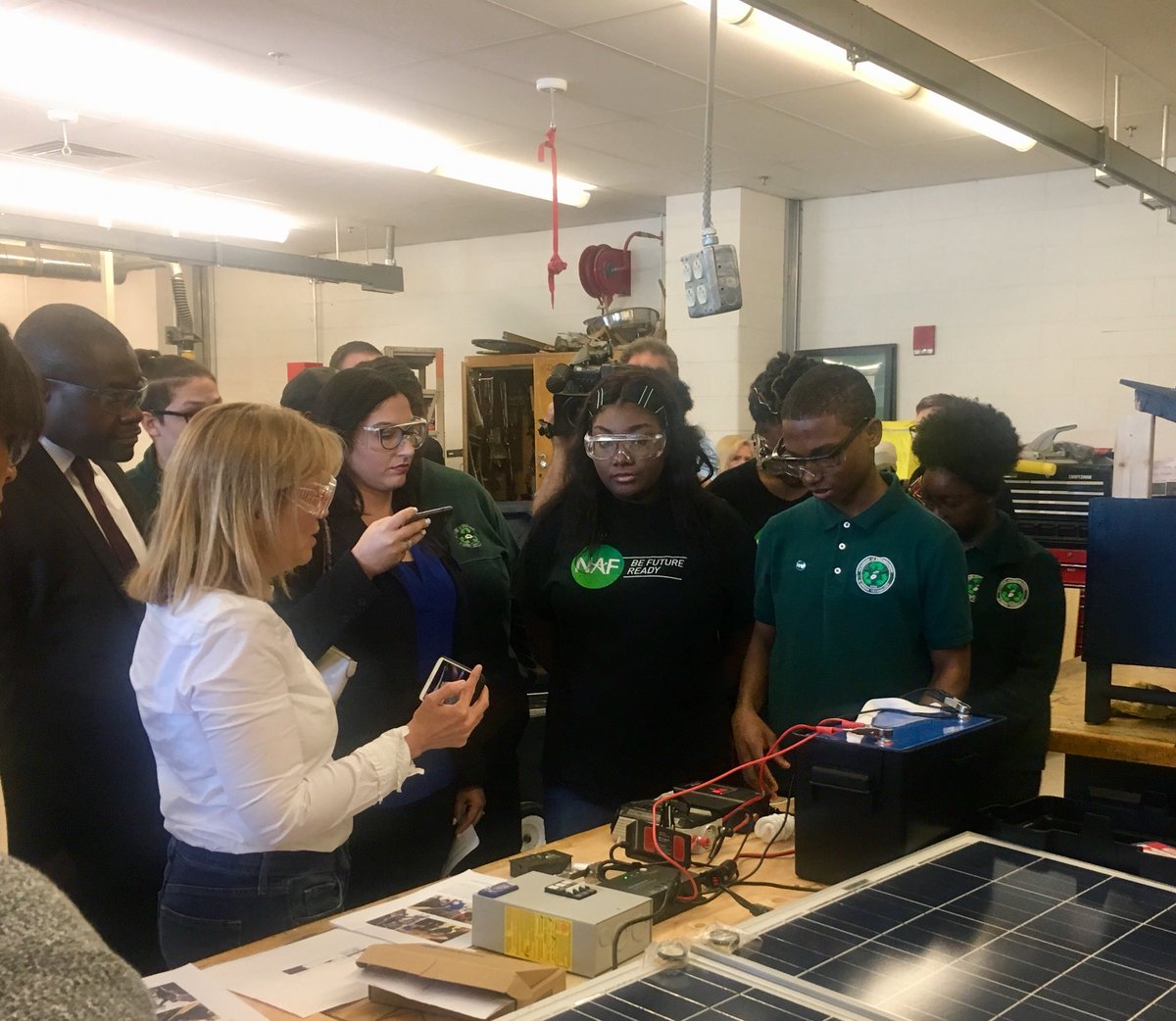 CBIANews's tweet photo. Students show @CarmenYulinCruz how the solar electric-generating systems they built will help #PuertoRico residents still without power. #Hartford https://t.co/0oAkUhzXiA