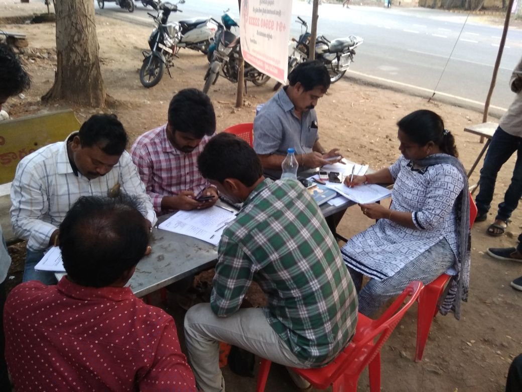 DrakshayaniJSP's tweet photo. *పొన్నూరులో జనసేన సభ్యత్వ నమోదు కార్యక్రమం*
జనసేన పార్టీ అధ్యక్షుడు పవ���్ కళ్యాణ్ ఆదేశాల మేరకు పొన్నూరులో నమోదు కార్యక్రమాన్ని నిర్వహించారు ఈ కార్యక్రమంలో జనసేన కార్యకర్తలు,అభిమానులు పాల్గొన్నారు. https://t.co/ZxYEaVjGaR
