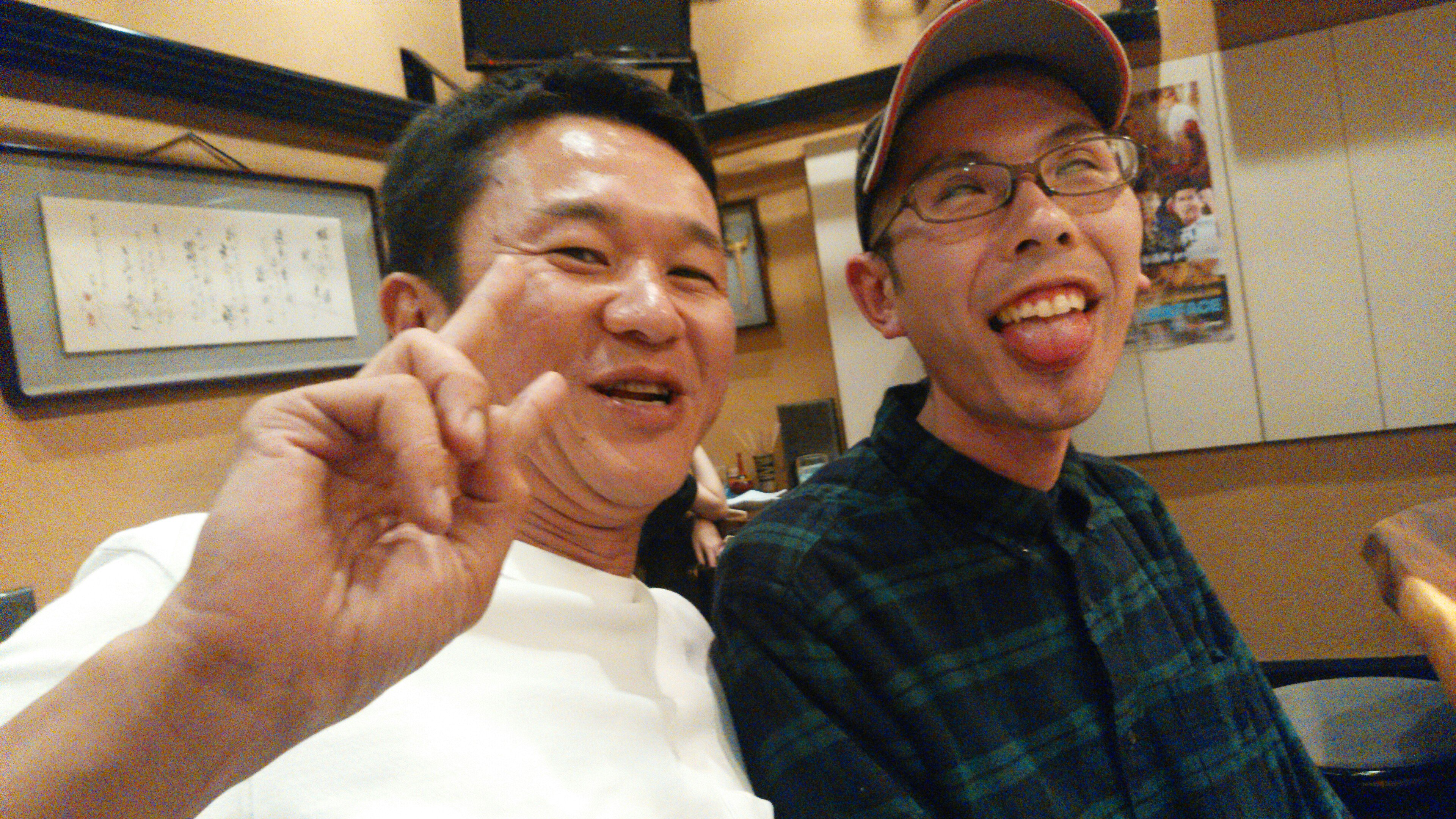 週刊プロレス Al Twitter 週プロレジェンドの2人と久々に飲んでます 右が リアルバカ 高木 左が フランク過ぎる 武田 この2人を知ってるひとは週プロ歴かなり長めかと 湯沢 週プロ 週プロモバイル 武田はミャンマー在住 高木は虎の門勤務 T Co