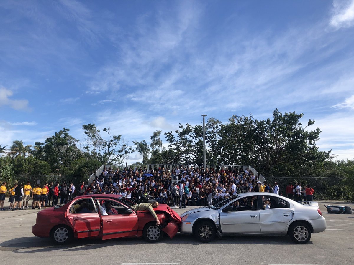 Proud to have spoken with @mbseniorhigh seniors this morning about the importance of making responsible decisions every day & especially at Prom. Thank you to @MiamiBeachPD and @MiamiBeachFire for showing the students the consequences of DUI and unsafe behavior. #prom2k18