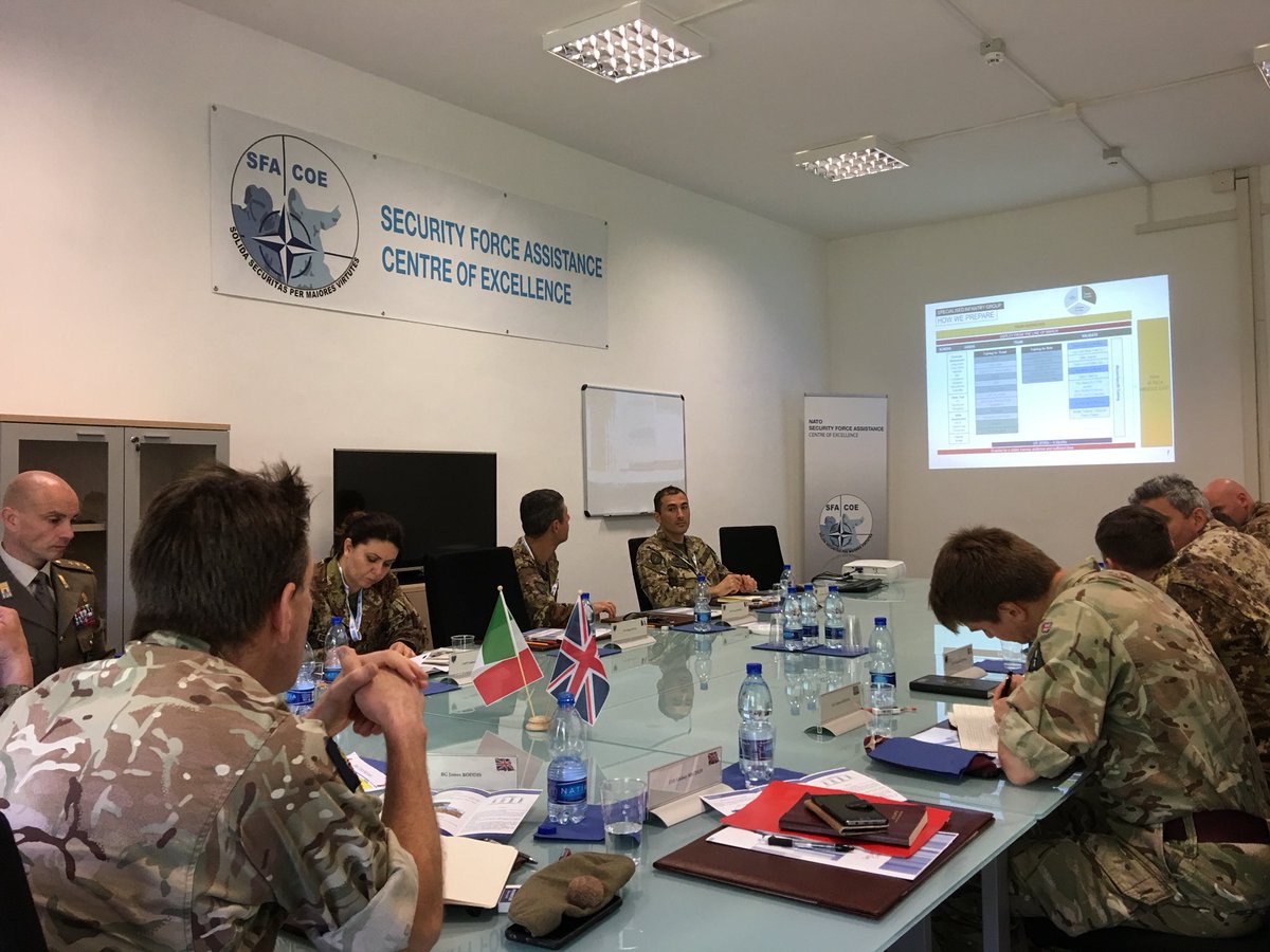 🇬🇧 Commander @SpecInfGp was hosted by the 🇮🇹/ NATO Centre of Excellence for #SecurityForceAssistance today.  It was a very useful exchange of professional views from the practitioners' perspective.