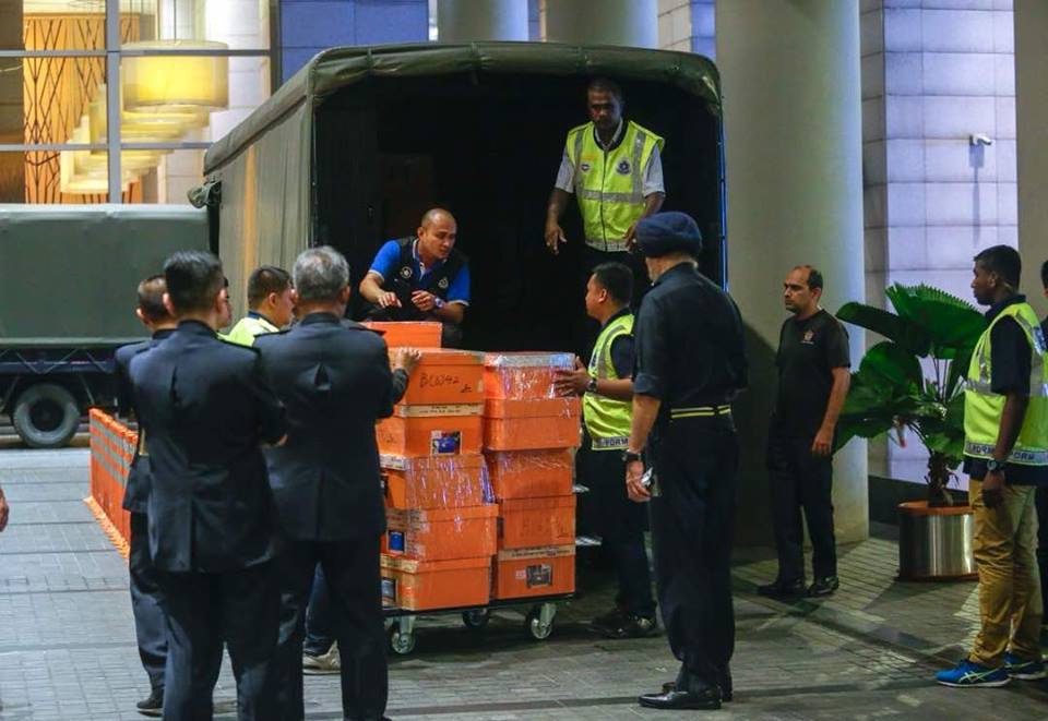 zainiamin's tweet photo. While the French may pronounce #Hermes with a silent H, it will go down in Malaysian history as #Hermess #birkin #NajibRazak https://t.co/mvCZRTfRxe
