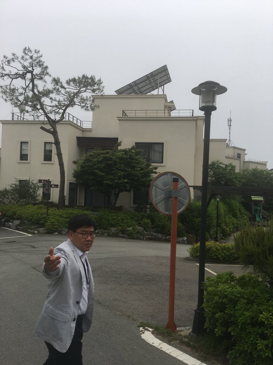BrumsickleBrian's tweet photo. Pounding marketing strategies #intentional #FocusedDevelopment #knightsROK @GSISkorea #growingEnrollment #DevelopmentTeam https://t.co/dXI48snBOP