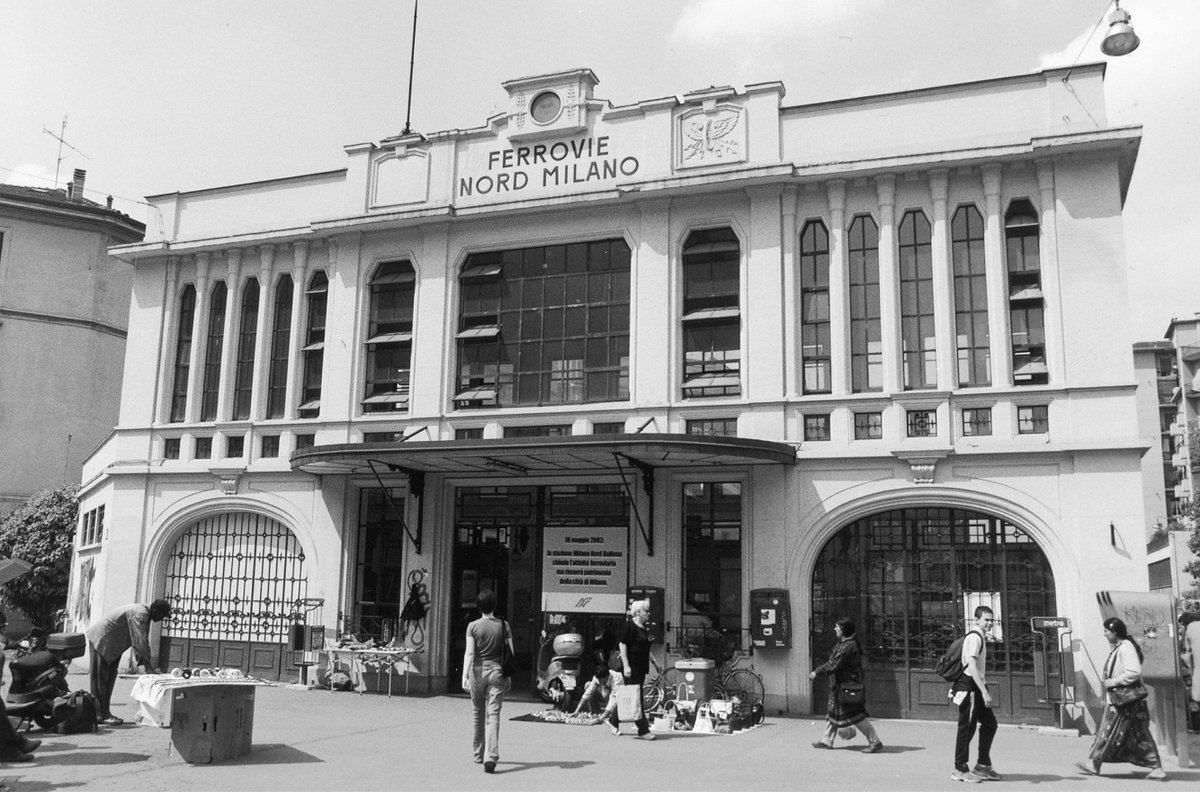 FNM_Group's tweet photo. Il 18 maggio 2003, 15 anni fa, cessava l’attività ferroviaria la Stazione di #Milano Nord #Bullona. Inaugurata nel 1928 fu realizzata con una struttura a ponte e adornata da elementi tardo #liberty e razionalisti. Raro esempio di architettura ferroviaria italiana di inizio 900. https://t.co/3F5Bcsw1nF