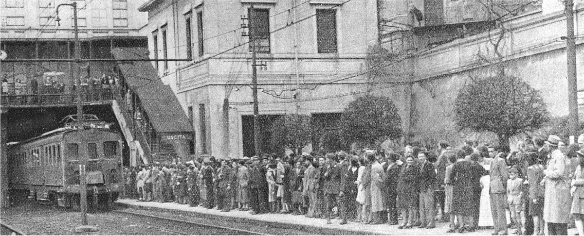 FNM_Group's tweet photo. Il 18 maggio 2003, 15 anni fa, cessava l’attività ferroviaria la Stazione di #Milano Nord #Bullona. Inaugurata nel 1928 fu realizzata con una struttura a ponte e adornata da elementi tardo #liberty e razionalisti. Raro esempio di architettura ferroviaria italiana di inizio 900. https://t.co/3F5Bcsw1nF
