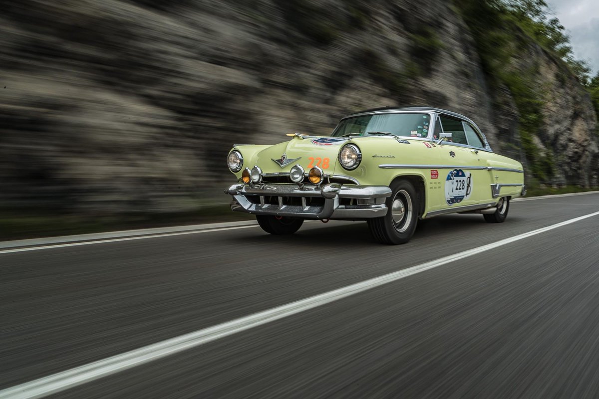 JDIconic's tweet photo. JD Classics cars are now heading towards Parma after their lunch break in Monteriggioni, cars running well, drivers and navigators tbc..... #MilleMiglia #millemiglia2018 #jdclassics #italy #Brescia #Rome https://t.co/PRKi7soJGN