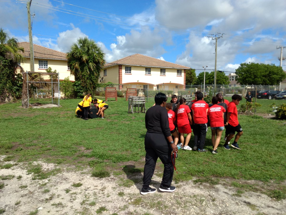 Alex_Gonzalez29's tweet photo. This is how Col. Brown and Sgt. Richardson teach JROTC students at @PatriotsAHS about perseverance and teamwork. It's truly a magnificent thing to witness these students giving their all. @MDCPSNorth #MDCPSFutureReady https://t.co/XHOWzzREPv