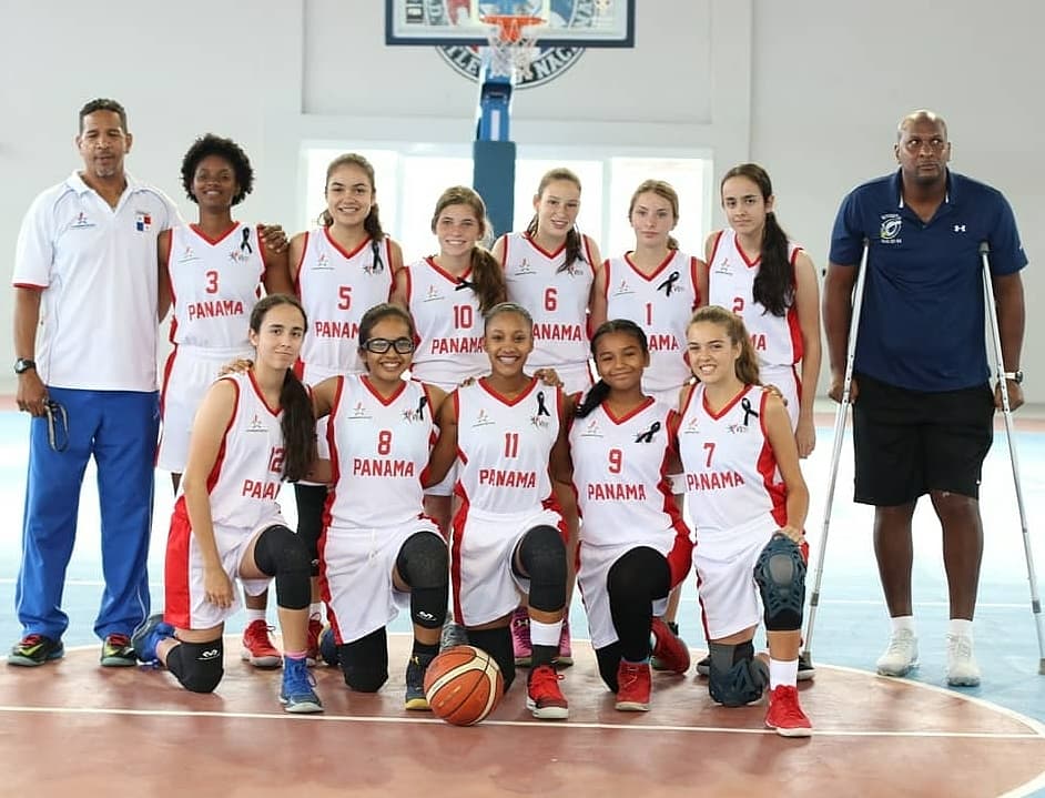 eben_galaga's tweet photo. Panamá Centro Campeón...!
del baloncesto U15F de los VI Juegos Juveniles 2018 organizado por @Pandeportes y @Fepaba, al vencer 64 - 48 al quinteto de Herrera 

Las mejores por Panamá:
Jazmín Garibaldi con 15 puntos,
Vivian Galagarza con 14 puntos y 
Sabina Pereira con 11 puntos https://t.co/YhUaWofsHV
