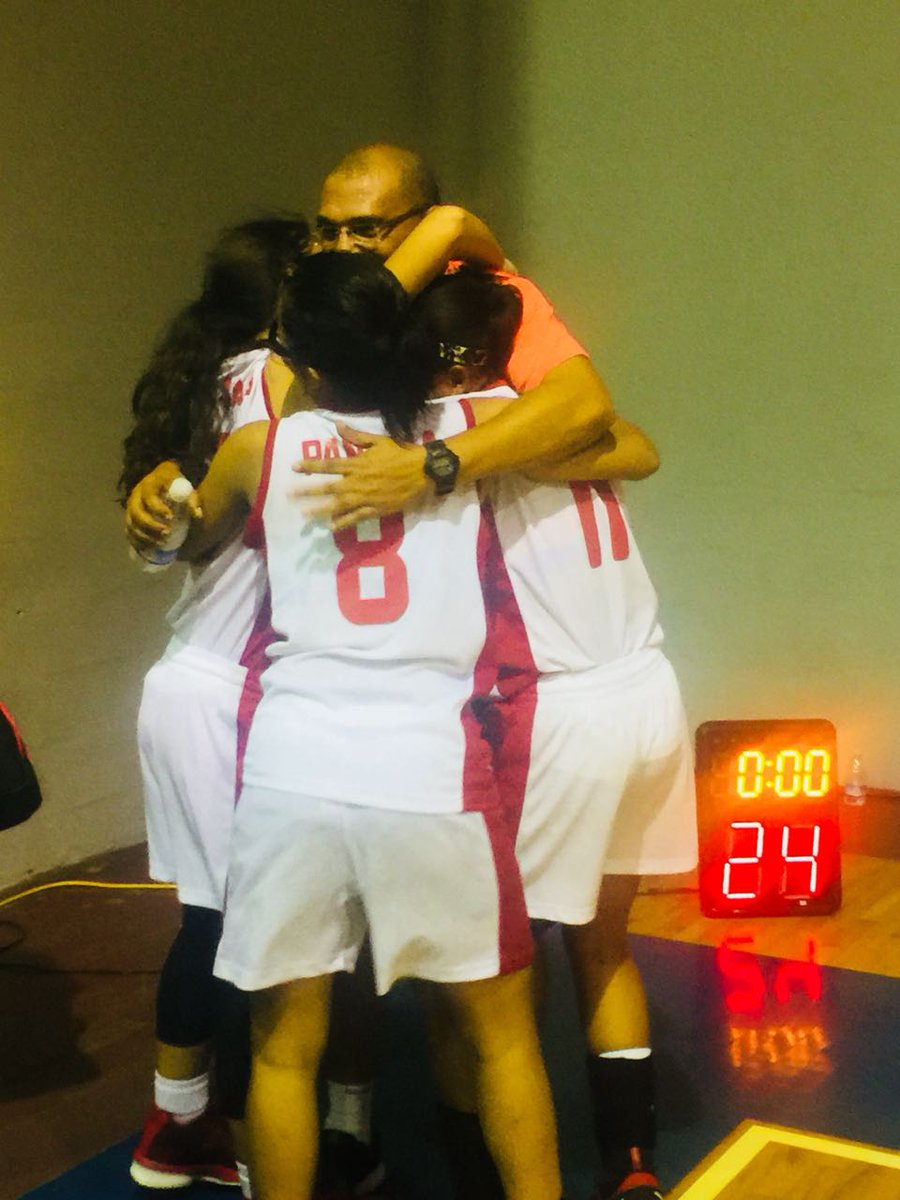 eben_galaga's tweet photo. Panamá Centro Campeón...!
del baloncesto U15F de los VI Juegos Juveniles 2018 organizado por @Pandeportes y @Fepaba, al vencer 64 - 48 al quinteto de Herrera 

Las mejores por Panamá:
Jazmín Garibaldi con 15 puntos,
Vivian Galagarza con 14 puntos y 
Sabina Pereira con 11 puntos https://t.co/YhUaWofsHV