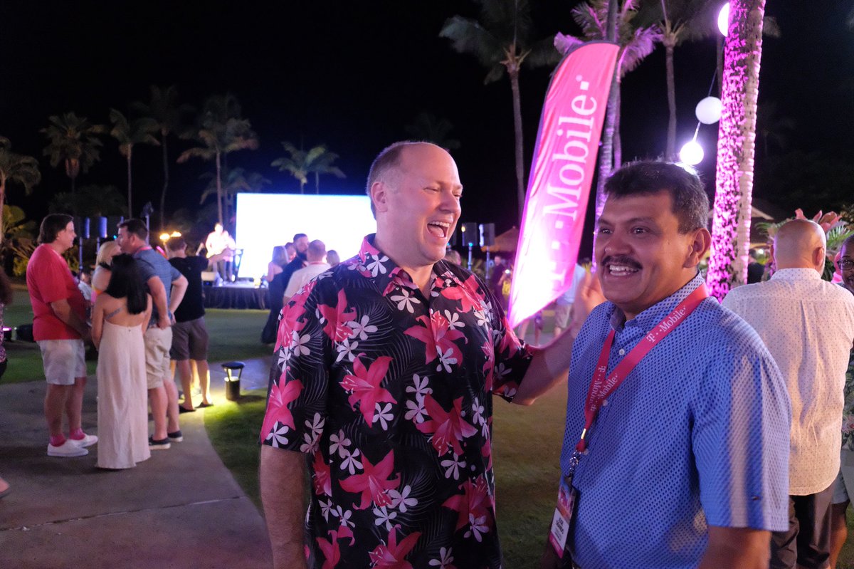 What a fun time last night talking to all of our amazing <a href="/TMobile/">T-Mobile</a> PEAK Achievement winners! Like my shirt? Coming soon on bemagenta.com!